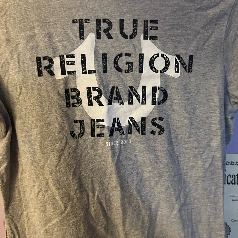 Women’s m true religion shirt Yes it is wrinkly because it does sit in my drawer